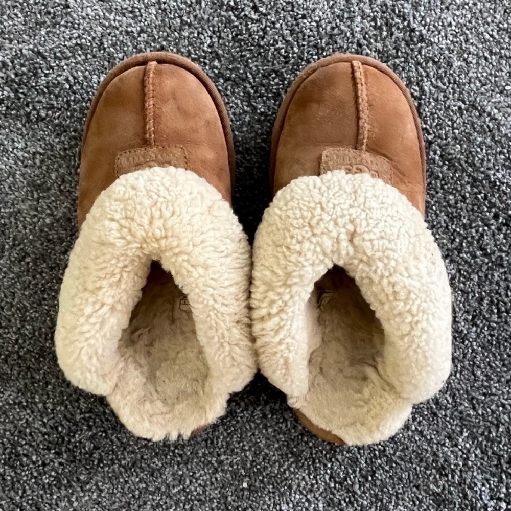 Barely worn ugh slippers
